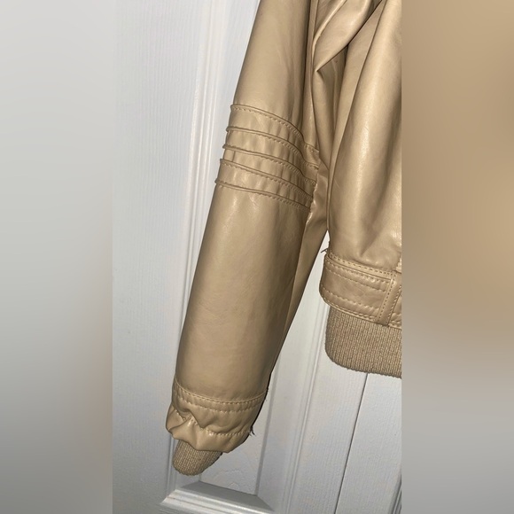 Leather type tan/beige jacket for girls size large (10-12) - Picture 4 of 9